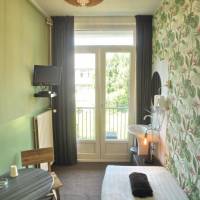 Single Room with Shared Bathroom