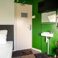 Single Room with Shared Facilities