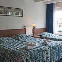 Quintuple Room