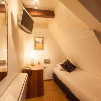 Basic Single Room with Shared Bathroom