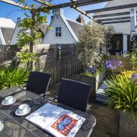 Large Penthouse Apartment with Balcony and View - Karel Appel
