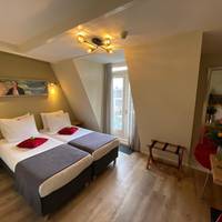 Twin Room with Spa Bath, Balcony and Garden View
