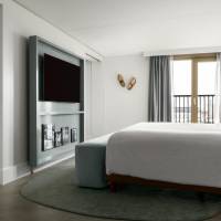 Executive Suite with Executive Lounge Access 