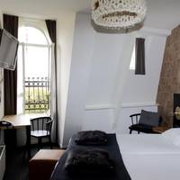 Small Double Room - Canal View