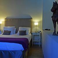 Double or Twin Room with interior patio view