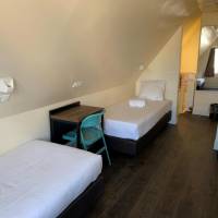 Quadruple Room with Private Bathroom