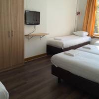 Family Room with Private Bathroom (5 Adults)
