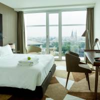 Queen Room - Upper Floors