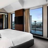 Royal Suite, Club lounge access, 1 Bedroom Suite, 1 King