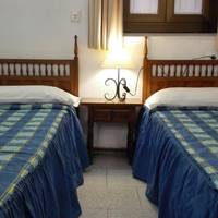 Standard Twin Room with Shared Bathroom