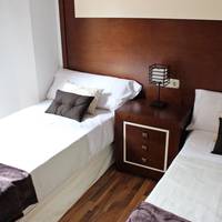 Two-Bedroom Apartment with Balcony.C/ San Jerónimo 2
