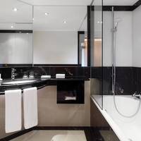 Deluxe Queen Room with Garden View