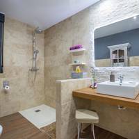 Penthouse Apartment with Free Parking