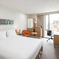 Queen Guest Room