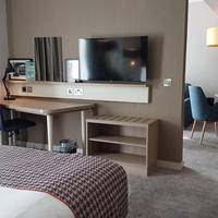 Suite with Roll-in Shower - Non-Smoking