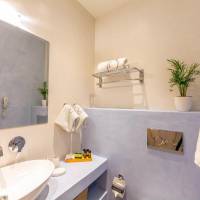 Grand Suite with Private Garden and Outdoor Hot tub (Panselinos)