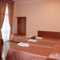 Quintuple Room