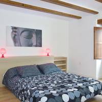 Deluxe Three-Bedroom Apartment