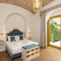 Deluxe Suite with Spa Bath