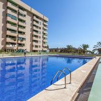 Apartment with Pool View 