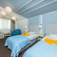 Bungalow with Twin Beds