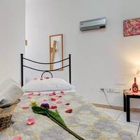 Small Single Room with Private External Bathroom