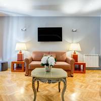 Deluxe Apartment - Bright Suite with view