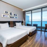Premier Twin Ocean View Balcony