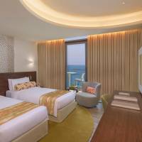 PREMIUM ROOM Partial Sea View, Club Lounge Access, King Bed or Two Single Beds