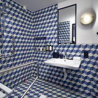 Deluxe Twin Room with Accessible Roll In Shower