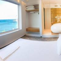 Deluxe Sea View Suite & Spa Bath