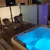 One-Bedroom Apartment with Hot Tub