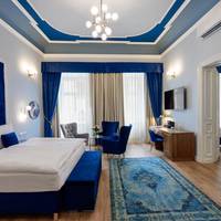 Family Suite with Street View
