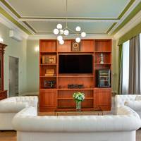 King Suite with Street View