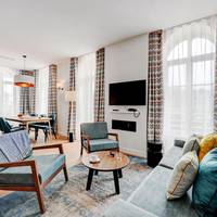 Standard Three-Bedroom Apartment (8 People) - Customs Building