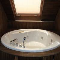 Deluxe Suite with Spa Bath