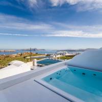Superior Suite with Caldera View and Outdoor Hot tub 
