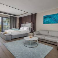 Luux Room Poolside King