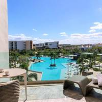Junior Suite Poolside