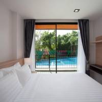 Deluxe Double or Twin Room with Pool Access