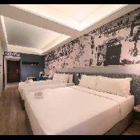 Room #351674808
