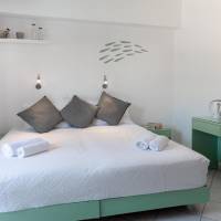 Small Family Room (2 Adults + 2 Children)