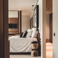  Signature Suite