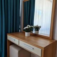 One-Bedroom Suite with Balcony and Side Sea View 