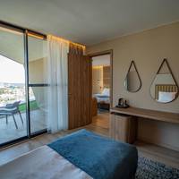 Family Room with Side Sea View (2 Adults + 3 Children)