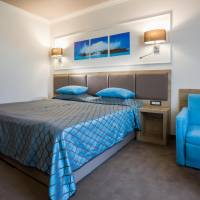 Twin Room with Balcony and Street View