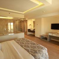 Deluxe Jacuzzi Room