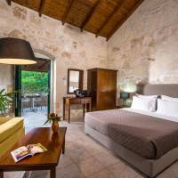 Stone Suite with Garden View