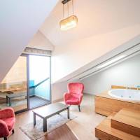 Roof Suite with Spa Bath