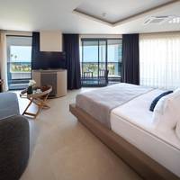 Superior Corner Room